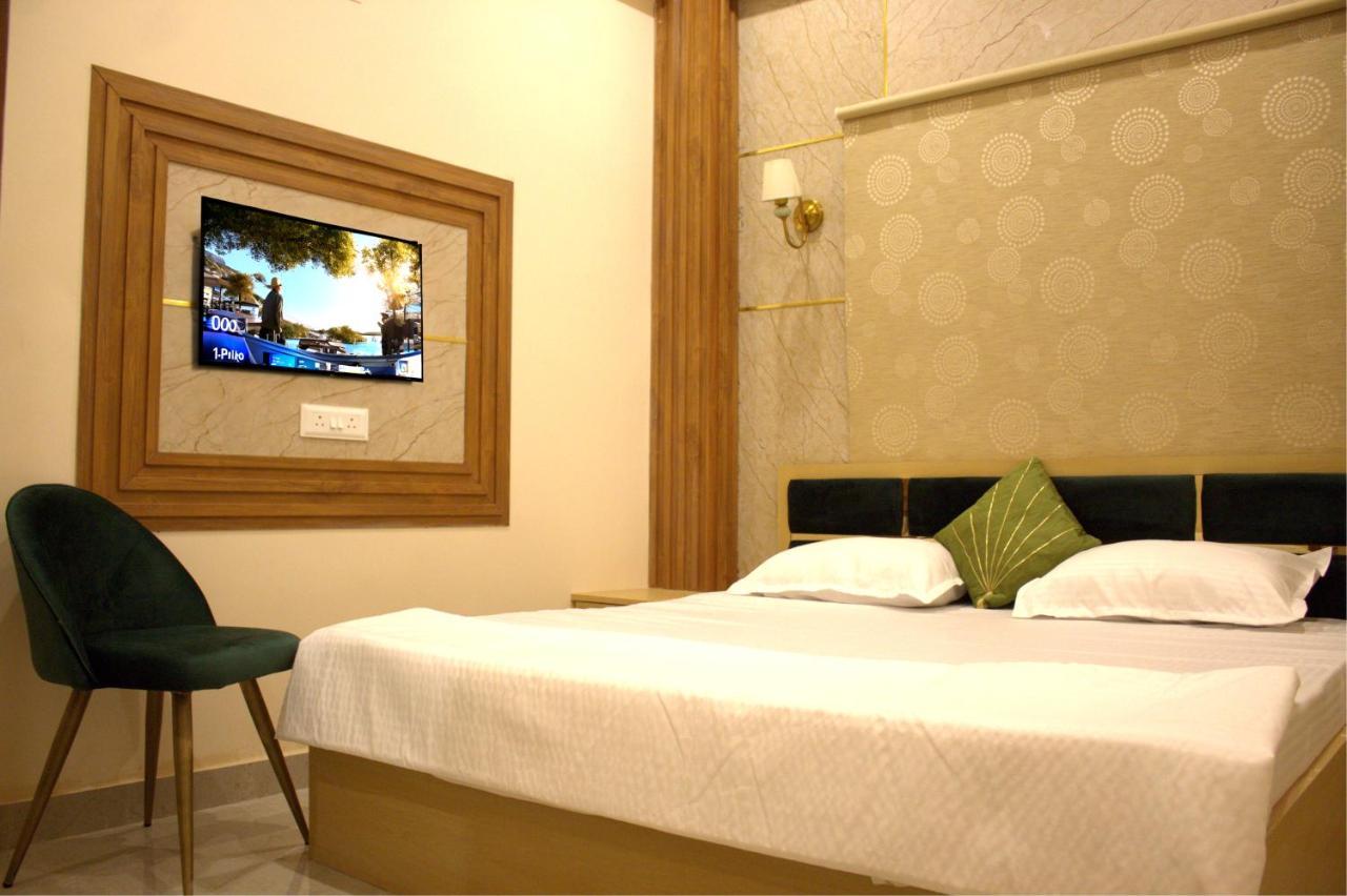 Hotel Golden Lotus Varanasi Exterior foto