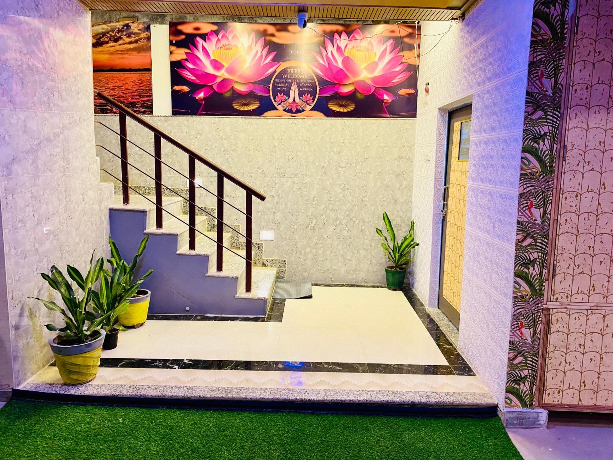 Hotel Golden Lotus Varanasi Exterior foto