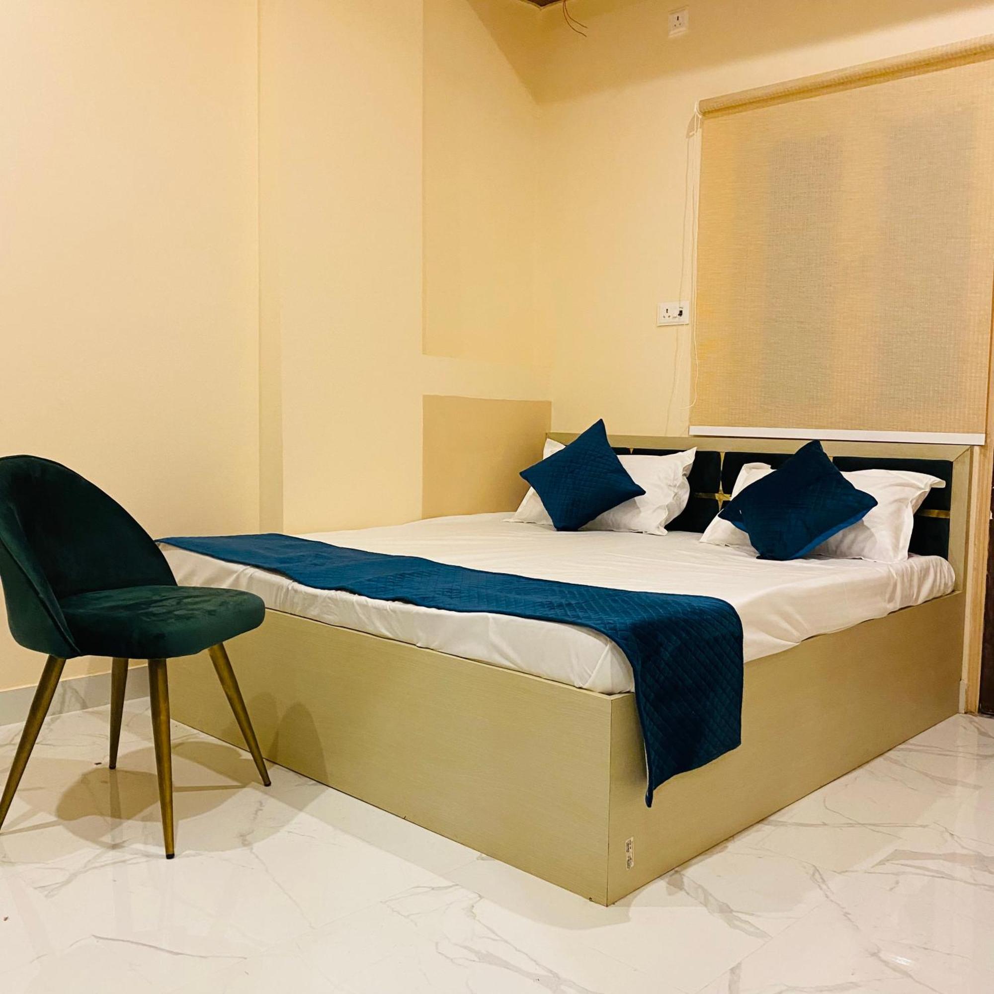 Hotel Golden Lotus Varanasi Exterior foto