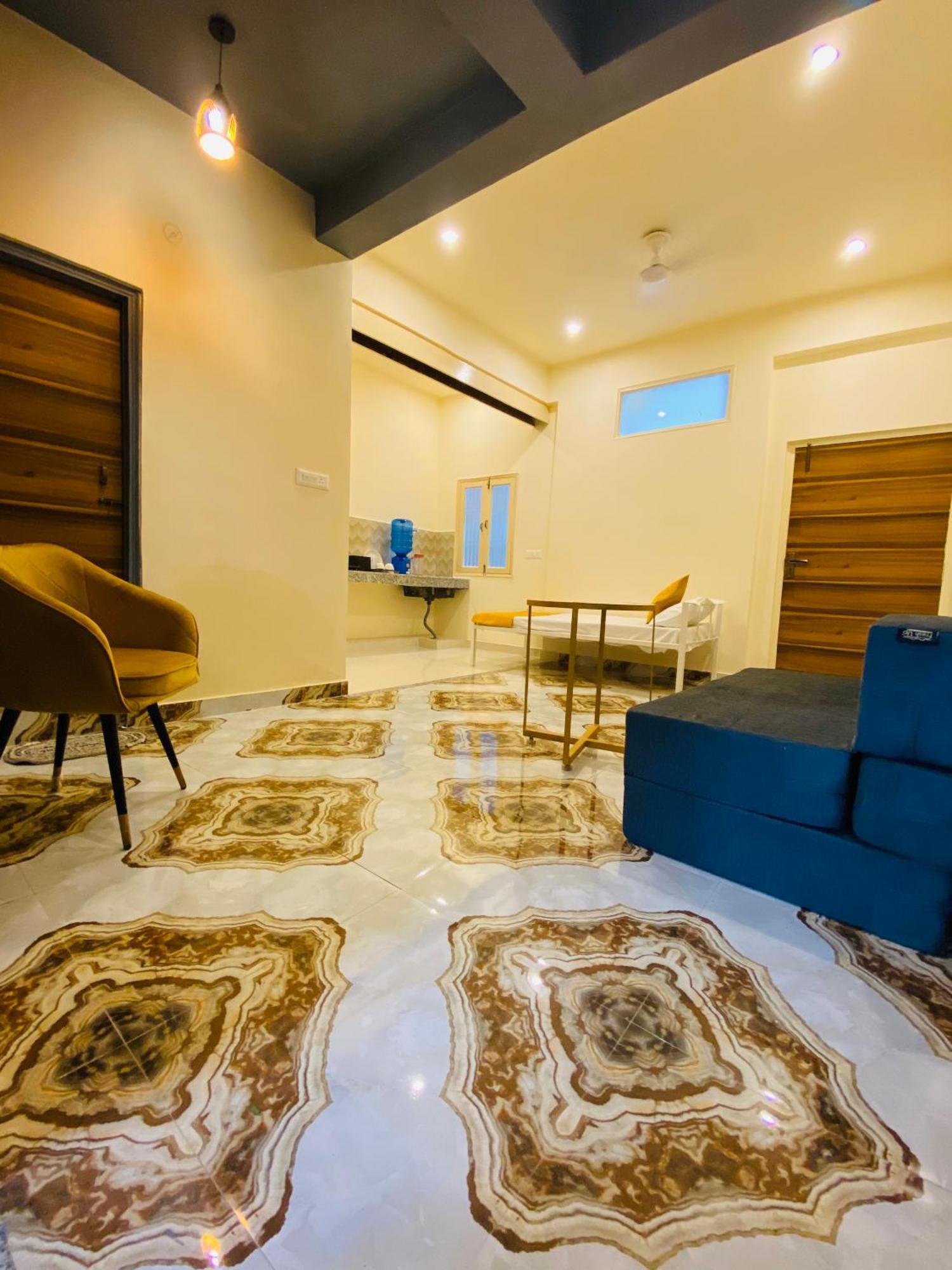 Hotel Golden Lotus Varanasi Exterior foto