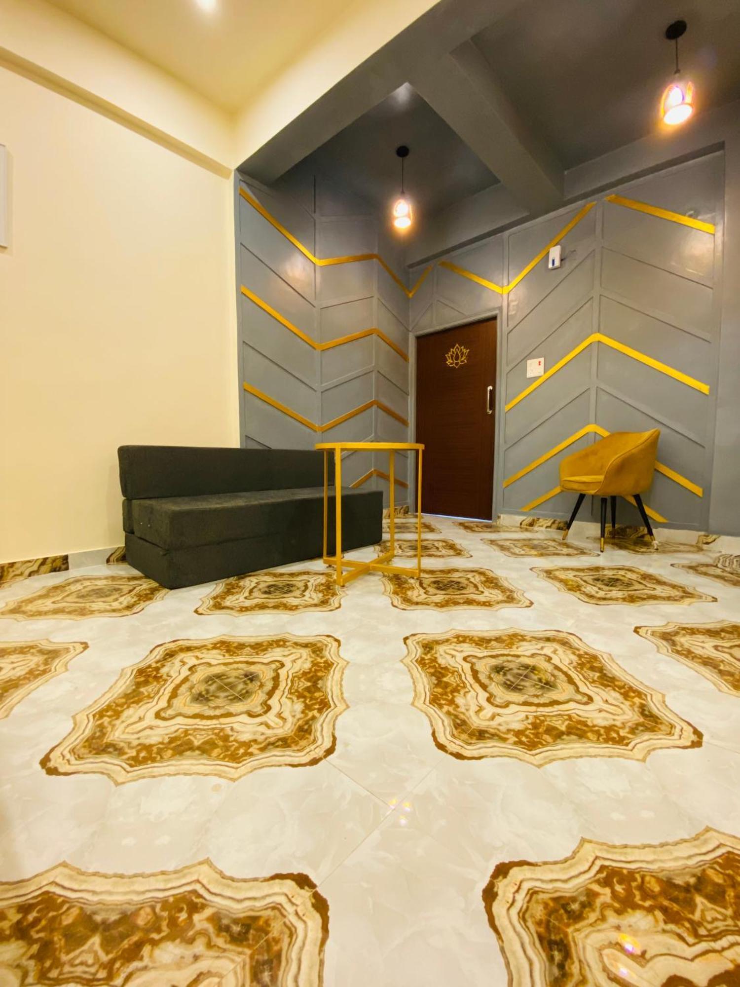 Hotel Golden Lotus Varanasi Exterior foto