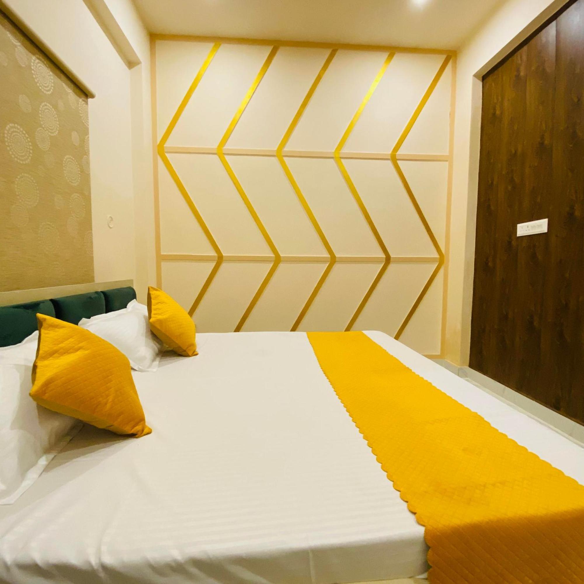 Hotel Golden Lotus Varanasi Exterior foto