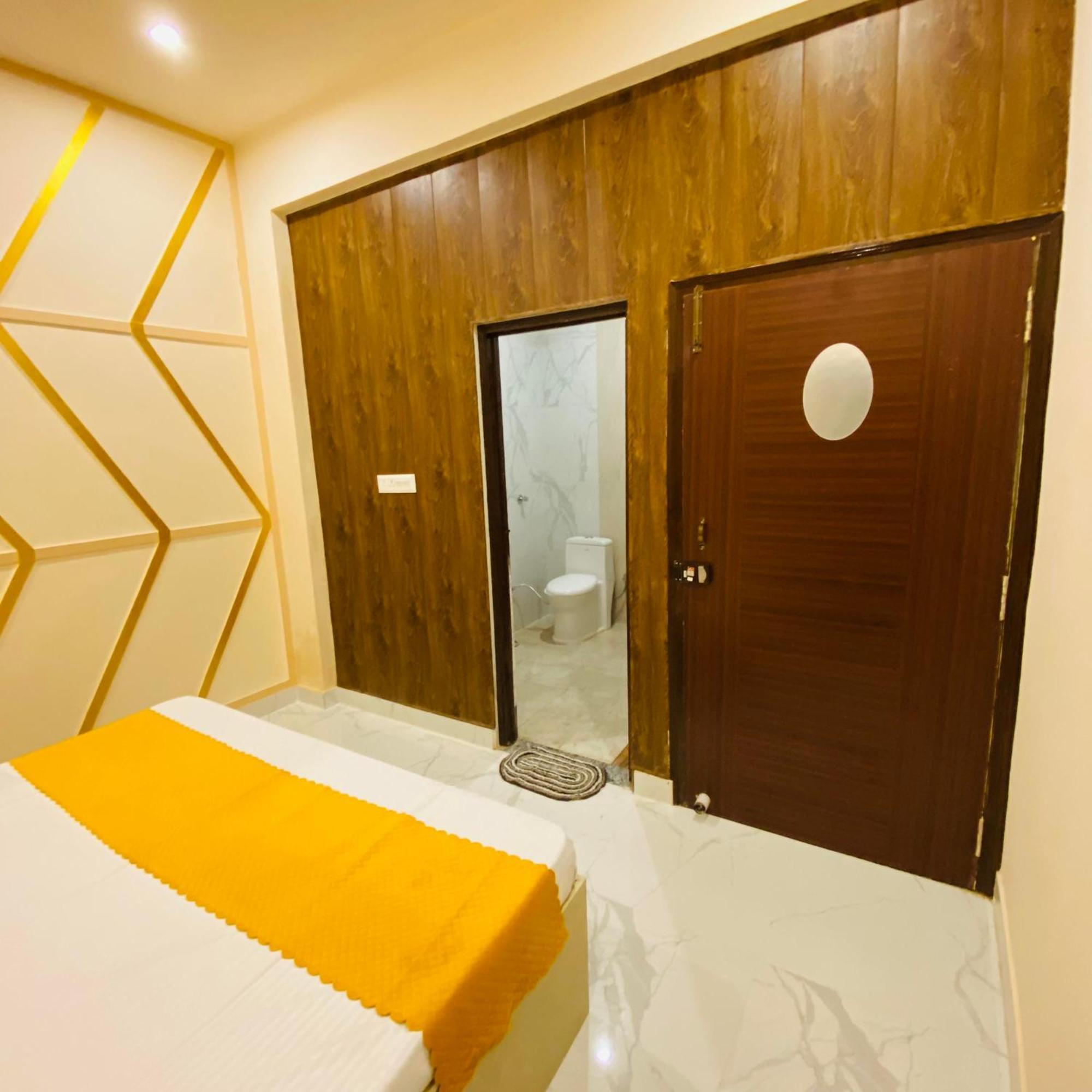 Hotel Golden Lotus Varanasi Exterior foto