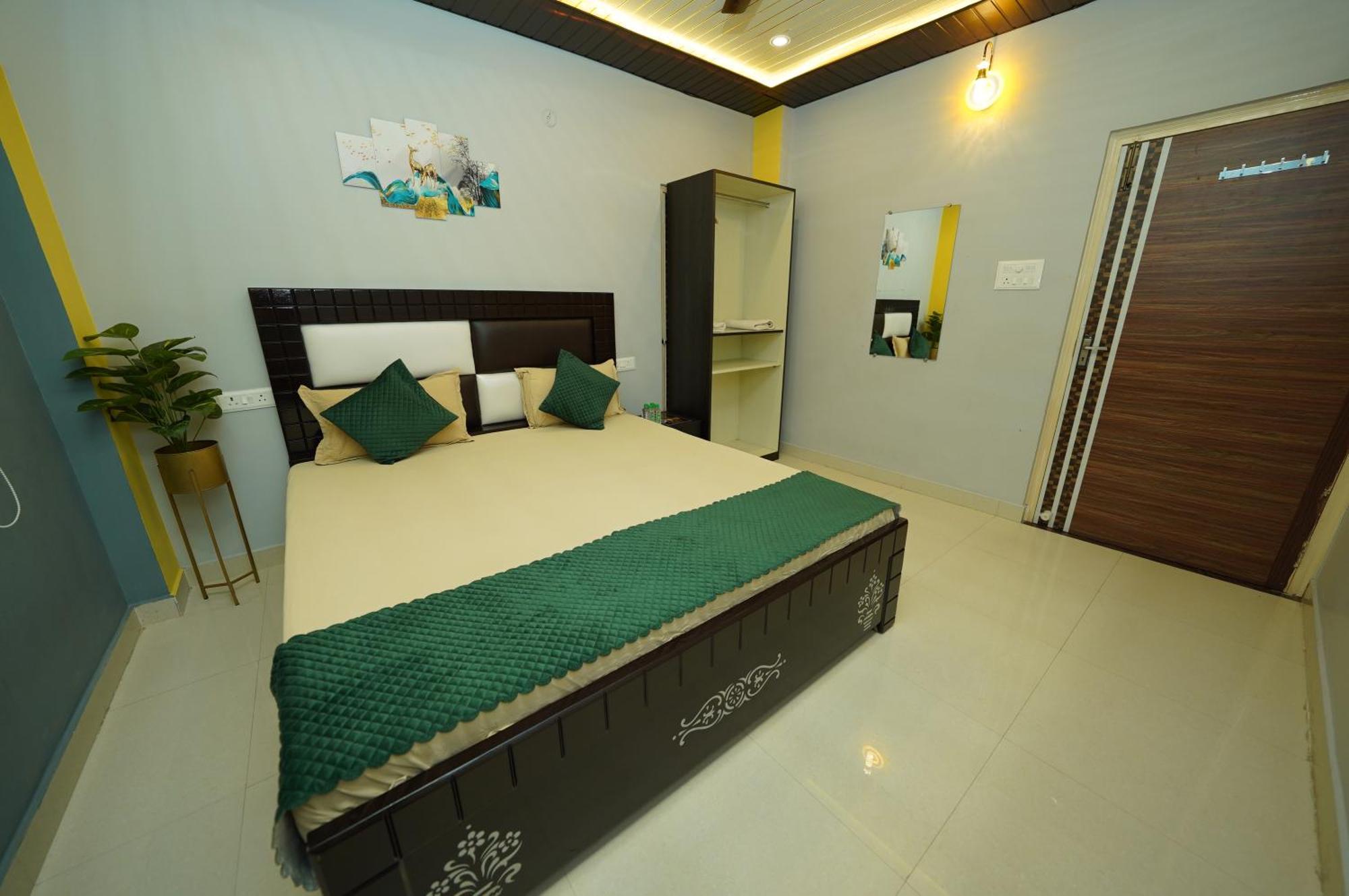 Hotel Golden Lotus Varanasi Exterior foto
