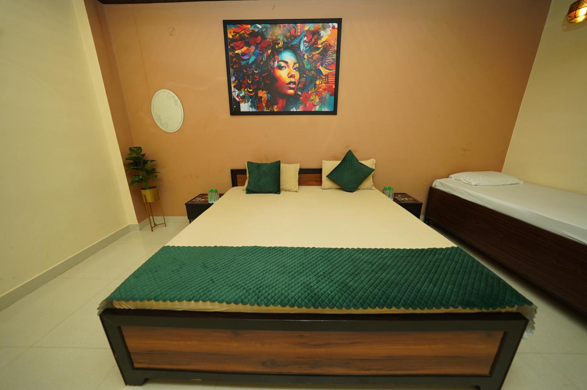 Hotel Golden Lotus Varanasi Exterior foto