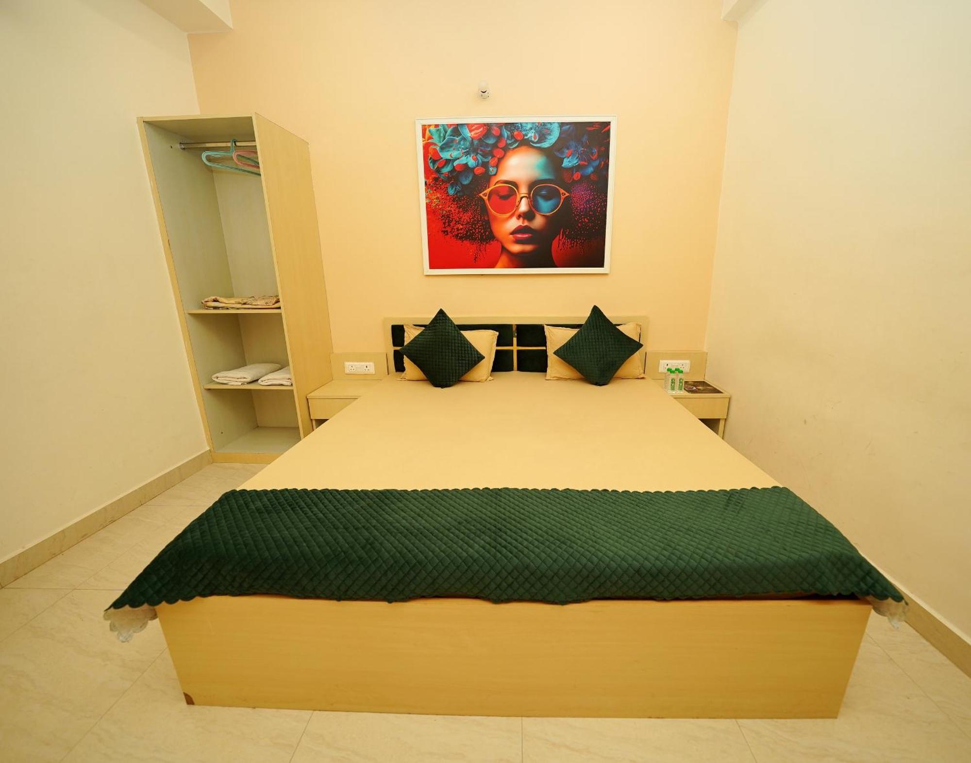 Hotel Golden Lotus Varanasi Exterior foto