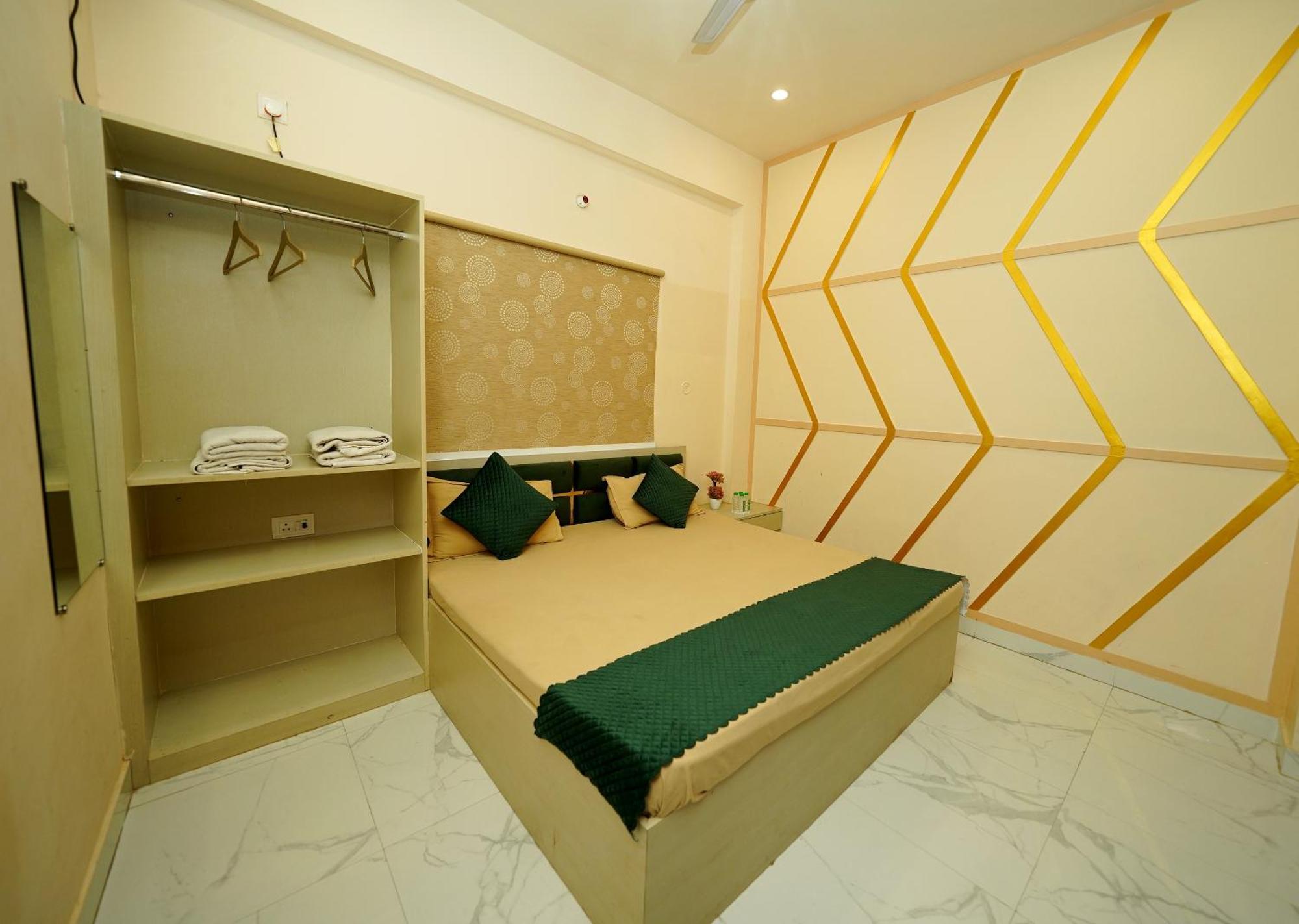Hotel Golden Lotus Varanasi Exterior foto