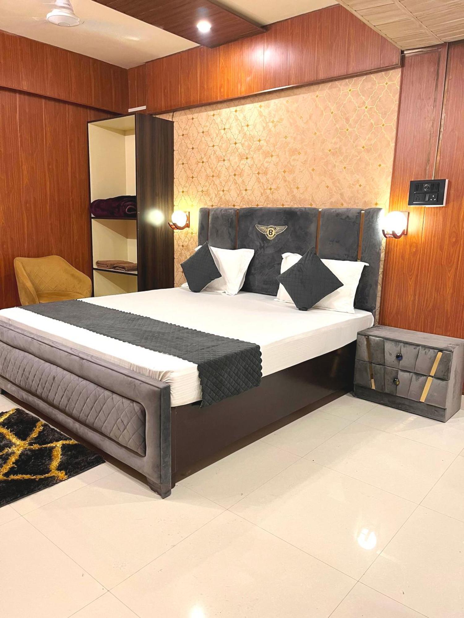 Hotel Golden Lotus Varanasi Exterior foto
