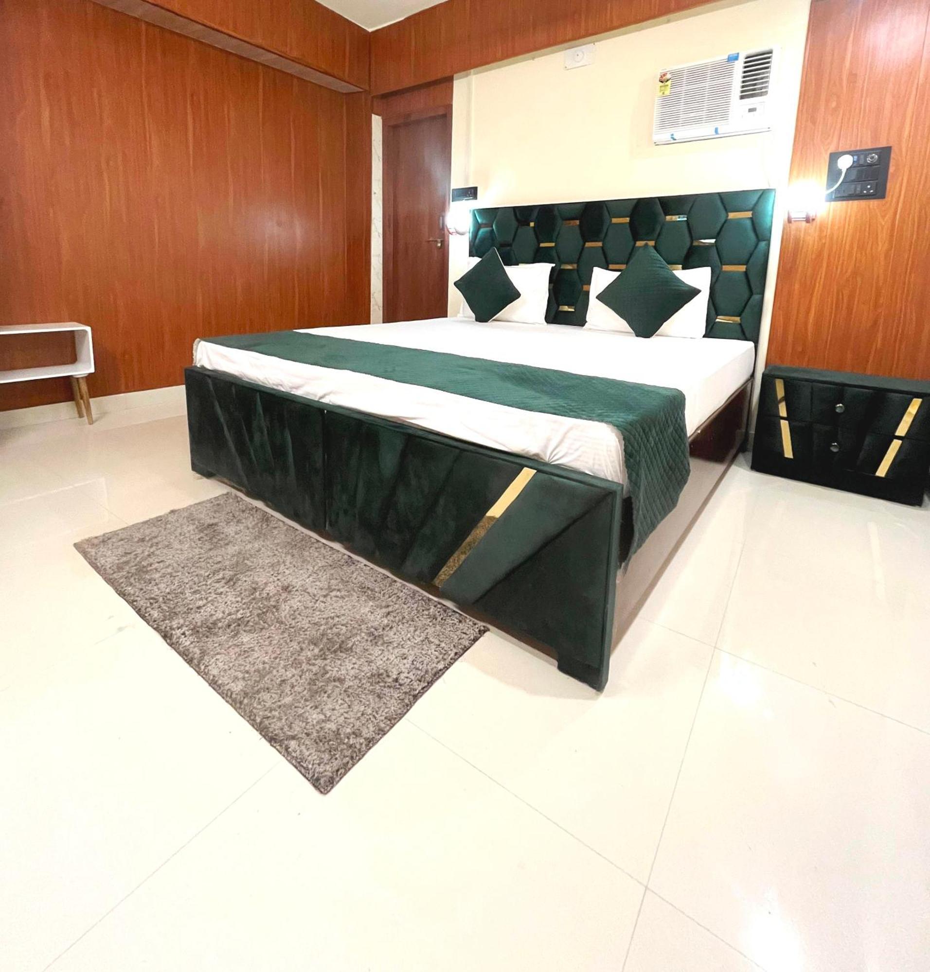 Hotel Golden Lotus Varanasi Exterior foto